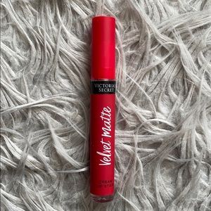 🆕 HP!💄Victoria’s Secret Velvet Matte Lip Stain💄